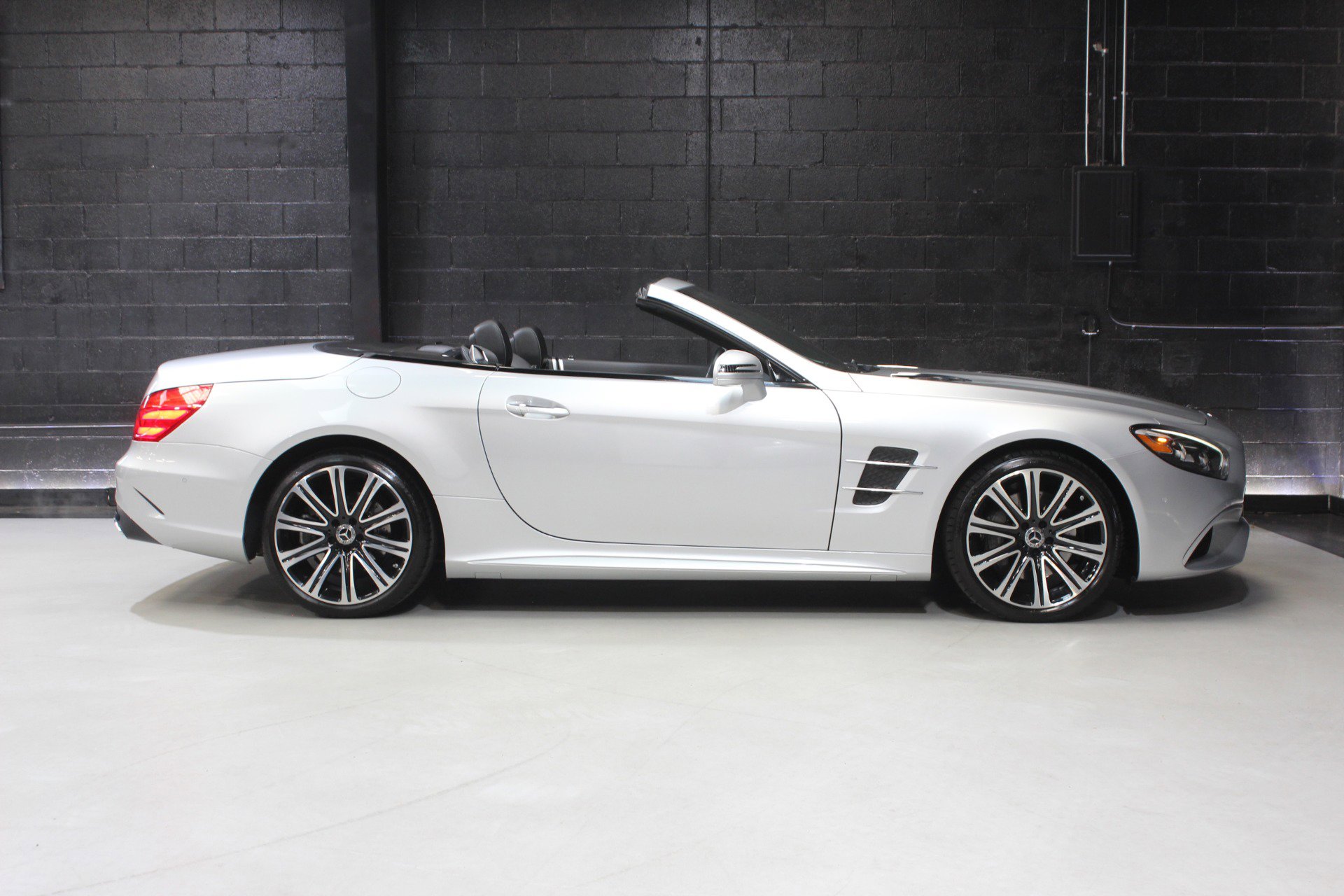 Used 2019 Mercedes-Benz SL 450 SL 450 Driver Assistance w/ Premium Package image 20
