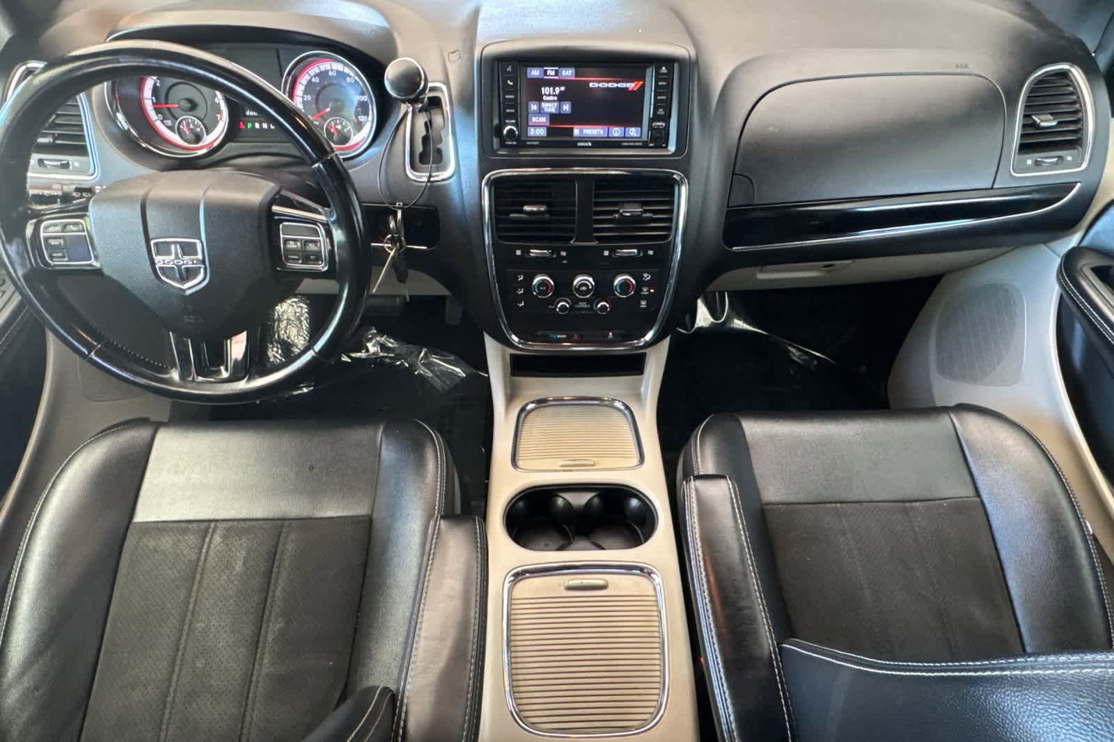 Used 2019 Dodge Grand Caravan SXT image 3