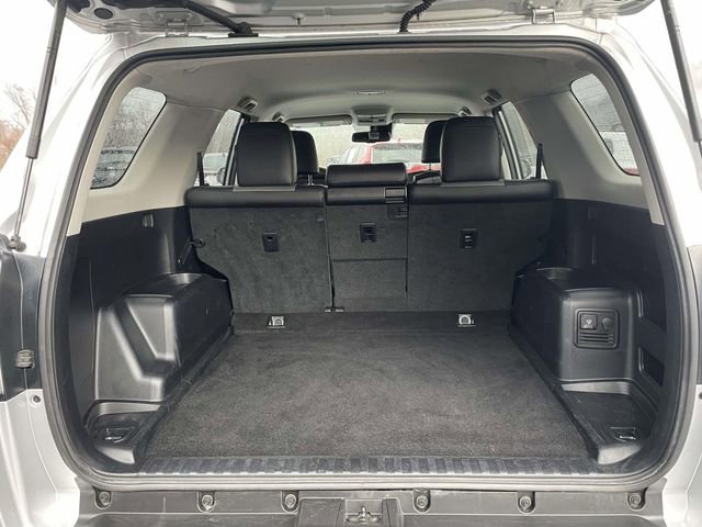 Used 2022 Toyota 4Runner SR5 Premium image 10