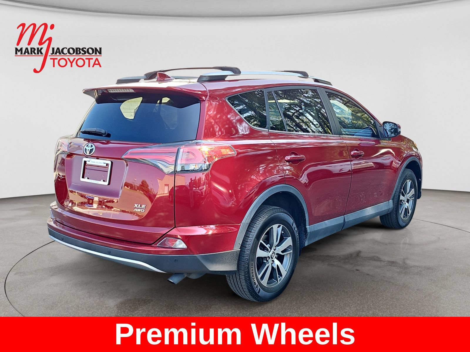 Used 2018 Toyota RAV4 XLE AWD/4WD image 8