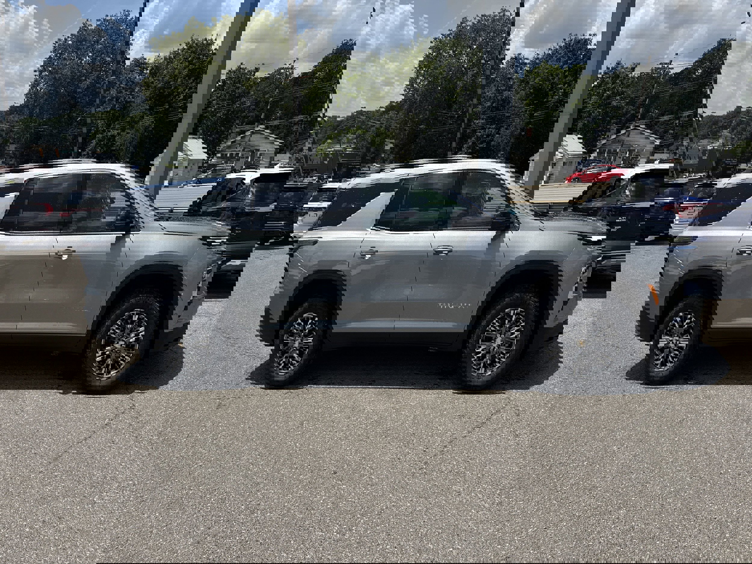 New 2026 Chevrolet Traverse LT w/ Enhanced Driving Package image 2