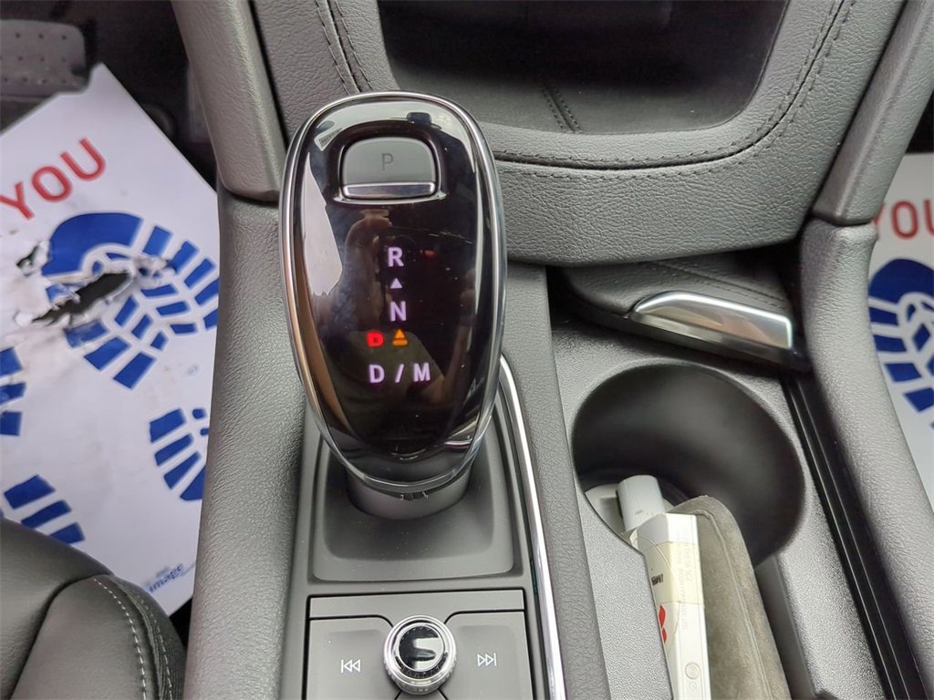 New 2025 Cadillac XT5 Luxury image 15