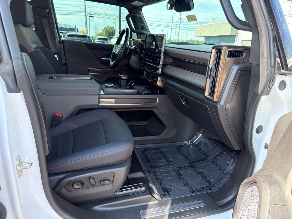 Used 2025 GMC Hummer EV 2X w/ LPO, Dark Essentials Package AWD/4WD image 16