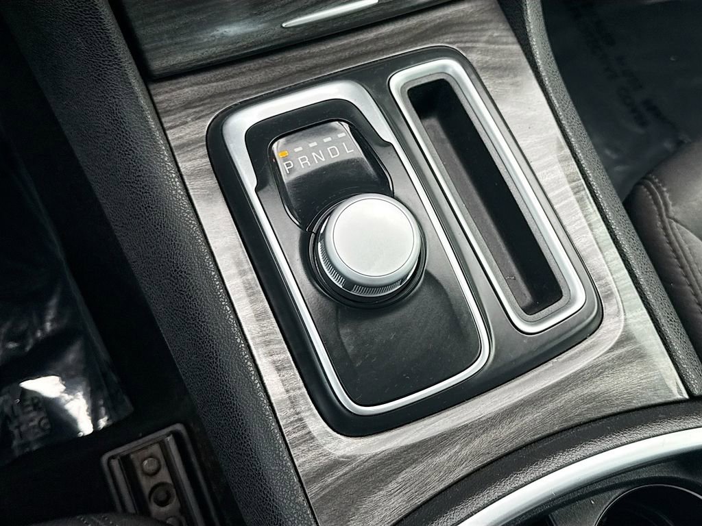 Used 2022 Chrysler 300 Touring w/ Sport Appearance Package RWD image 16