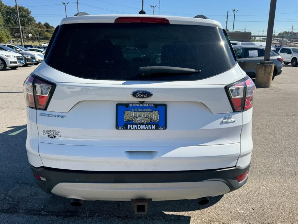 Used 2017 Ford Escape SE w/ Equipment Group 201A FWD image 4