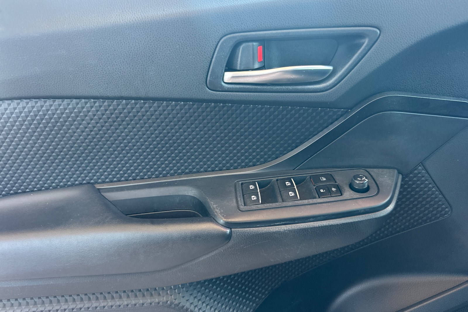 Certified 2018 Toyota C-HR XLE FWD image 13