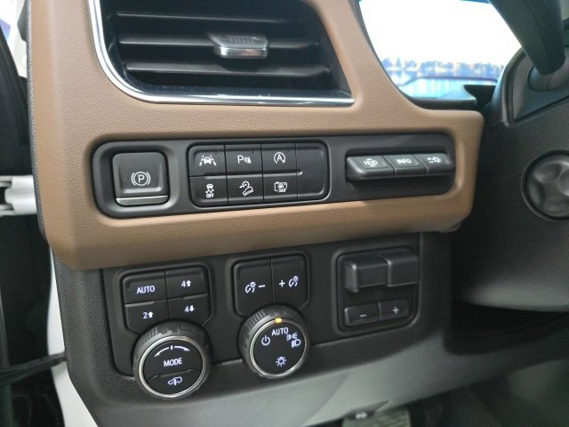 Used 2024 Chevrolet Suburban High Country image 17