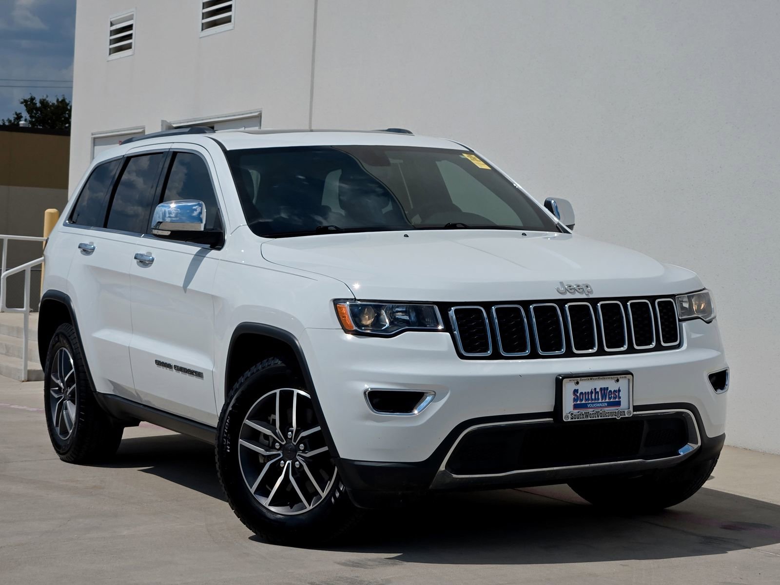 Used 2021 Jeep Grand Cherokee Limited image 2