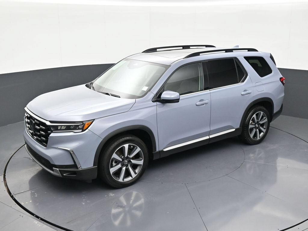 Used 2025 Honda Pilot Touring image 12