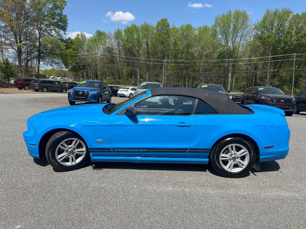 Used 2013 Ford Mustang Convertible image 12