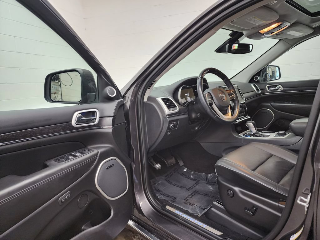 Used 2020 Jeep Grand Cherokee Summit w/ Platinum Series Group AWD/4WD image 11