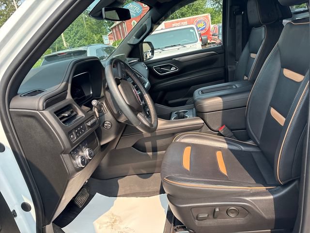 Used 2024 GMC Yukon XL AT4 w/ Technology Package AWD/4WD image 8