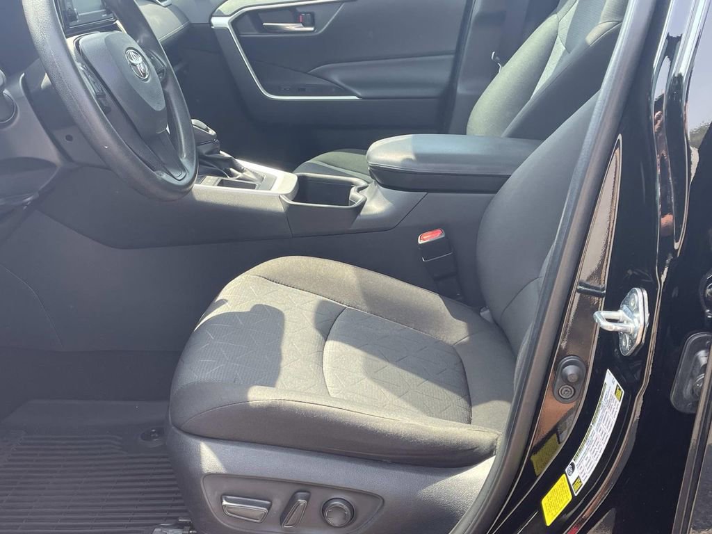 Used 2022 Toyota RAV4 XLE w/ Convenience Package image 17