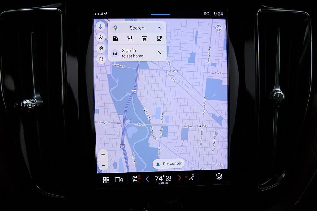 Used 2023 Volvo XC60 B6 Ultimate w/ Protection Package Premier image 27