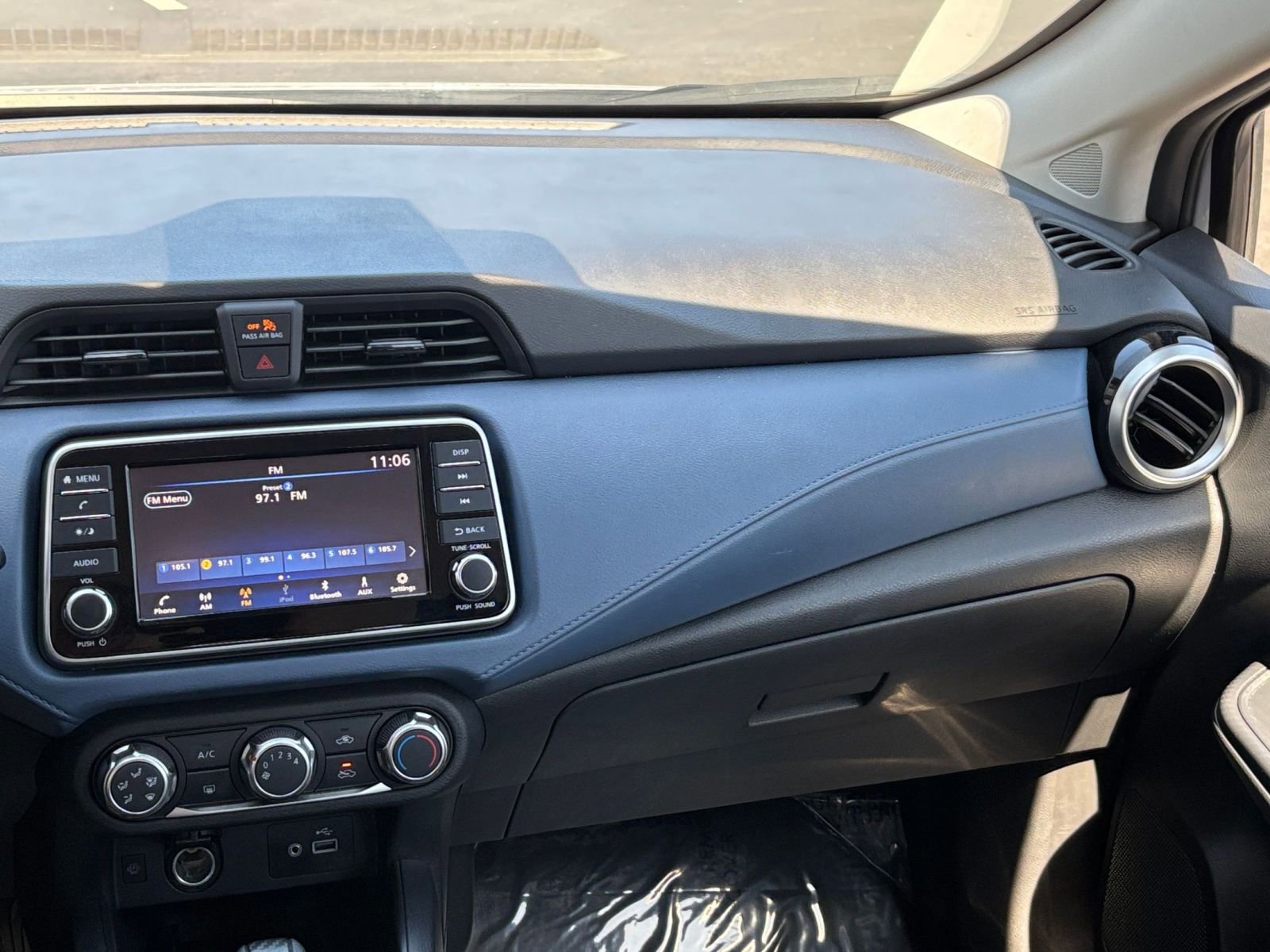 Used 2025 Nissan Versa SV FWD image 37