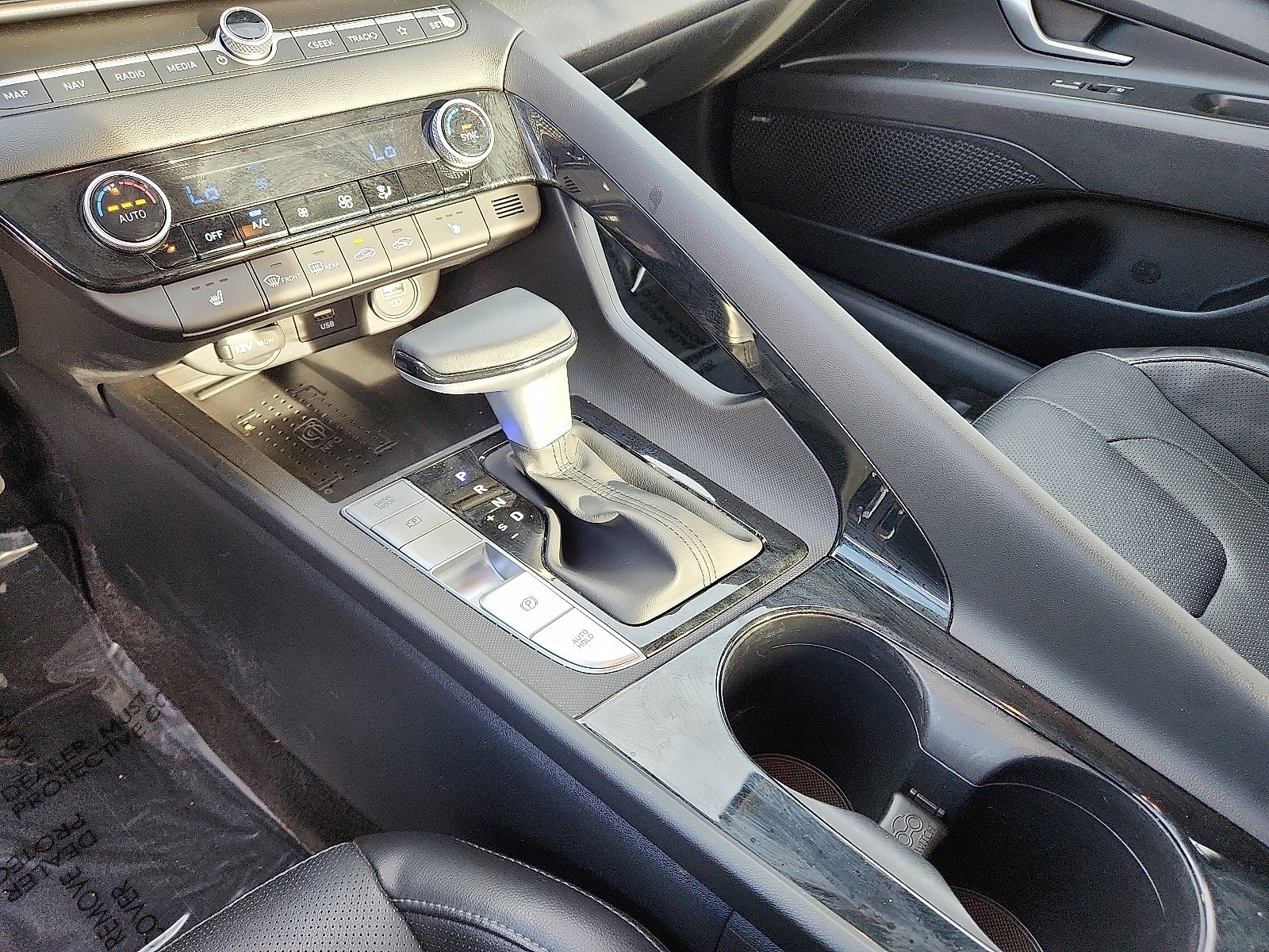 Used 2023 Hyundai Elantra Limited image 18