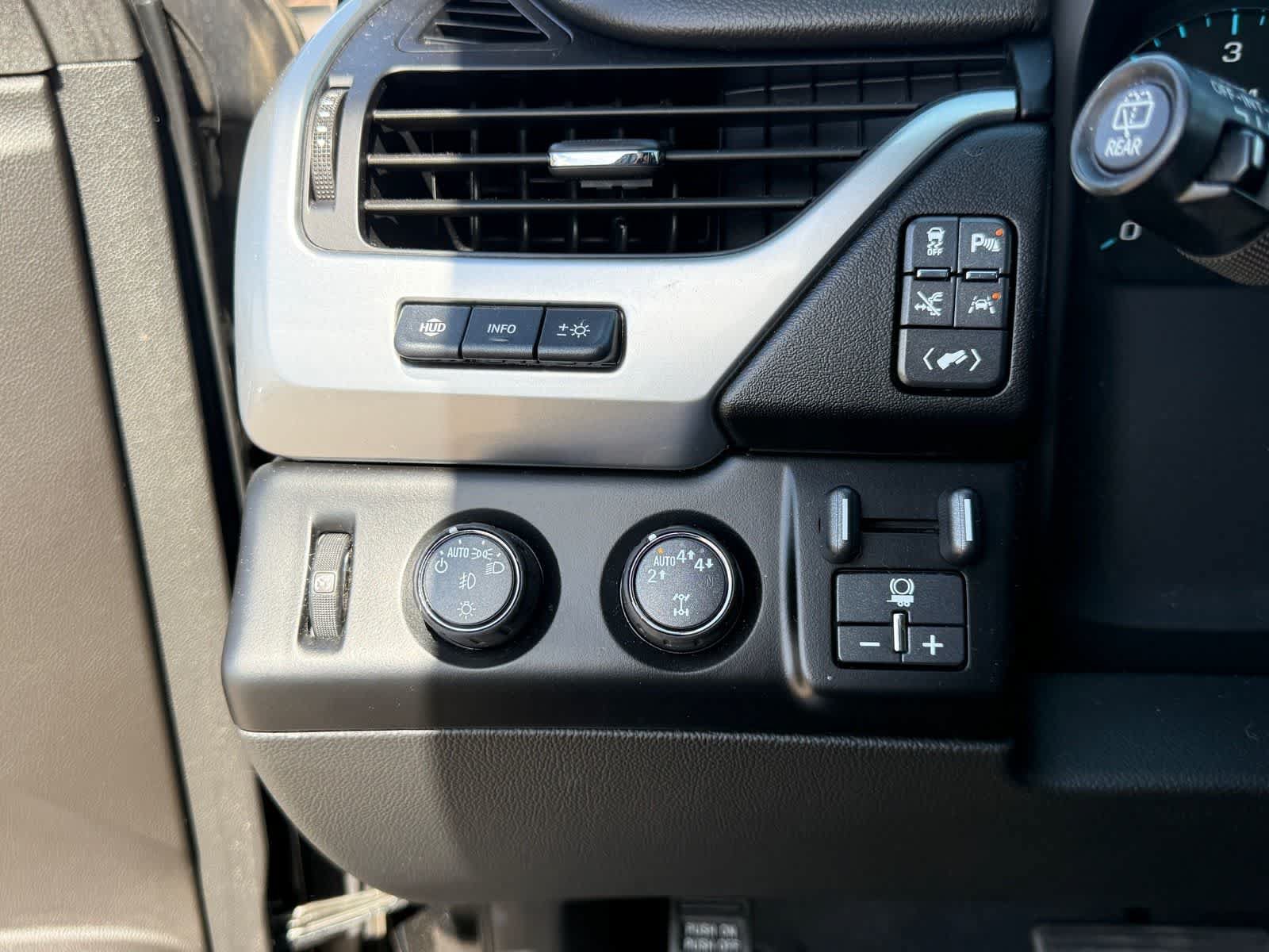 Used 2020 Chevrolet Tahoe Premier AWD/4WD image 21