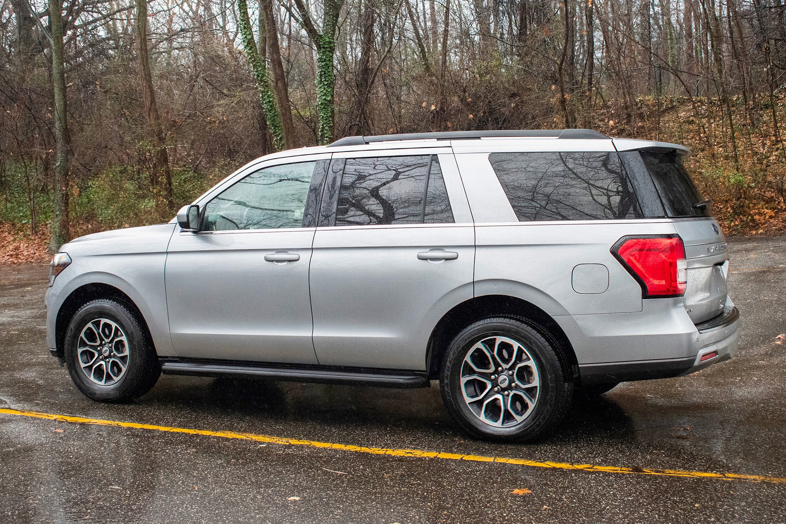 Used 2024 Ford Expedition XLT image 5