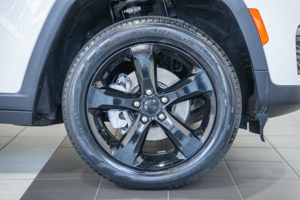 Certified 2023 Jeep Grand Cherokee Limited w/ Black Appearance Package AWD/4WD image 18