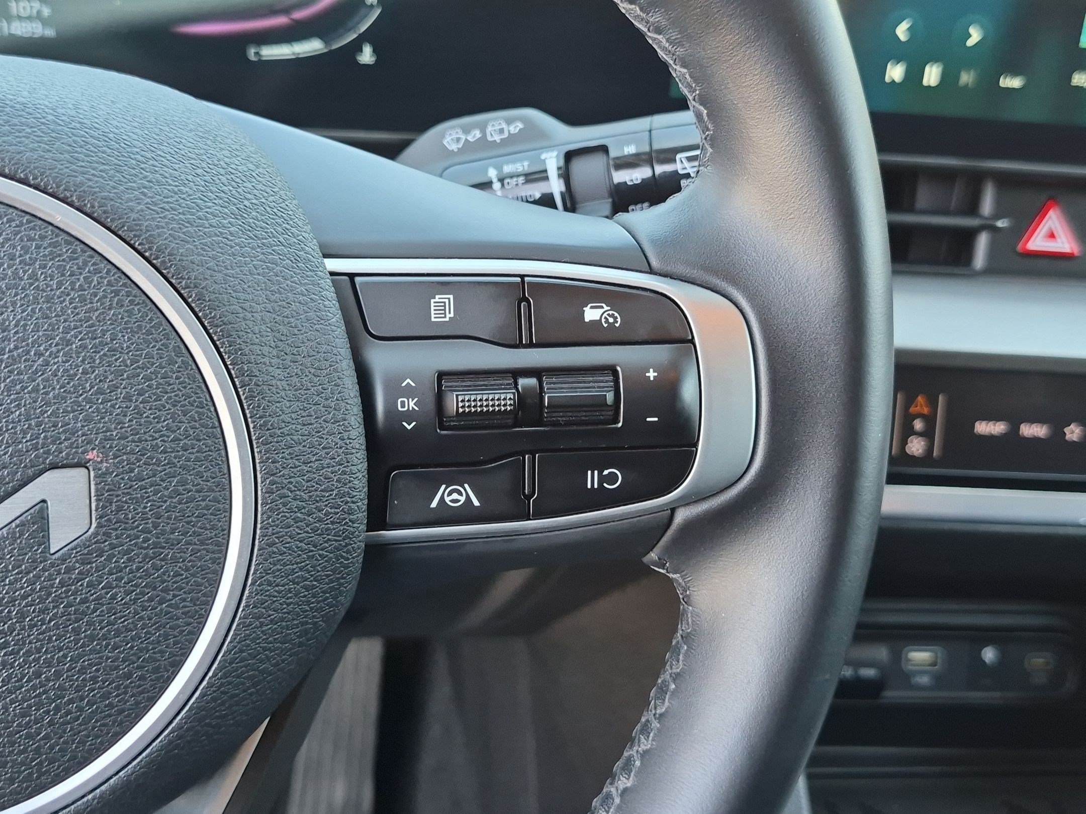 Used 2024 Kia Sportage EX FWD image 20