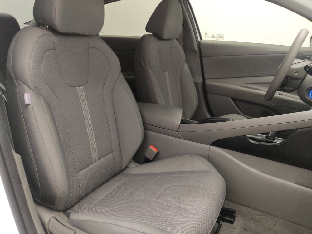 Used 2021 Hyundai Elantra SE image 21