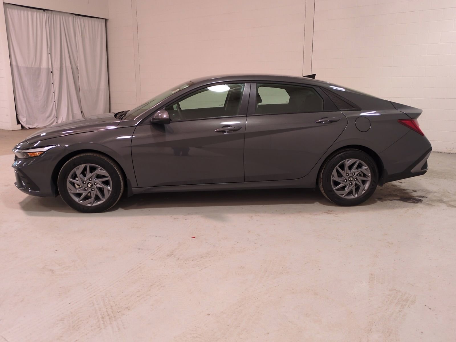Used 2025 Hyundai Elantra Blue image 7