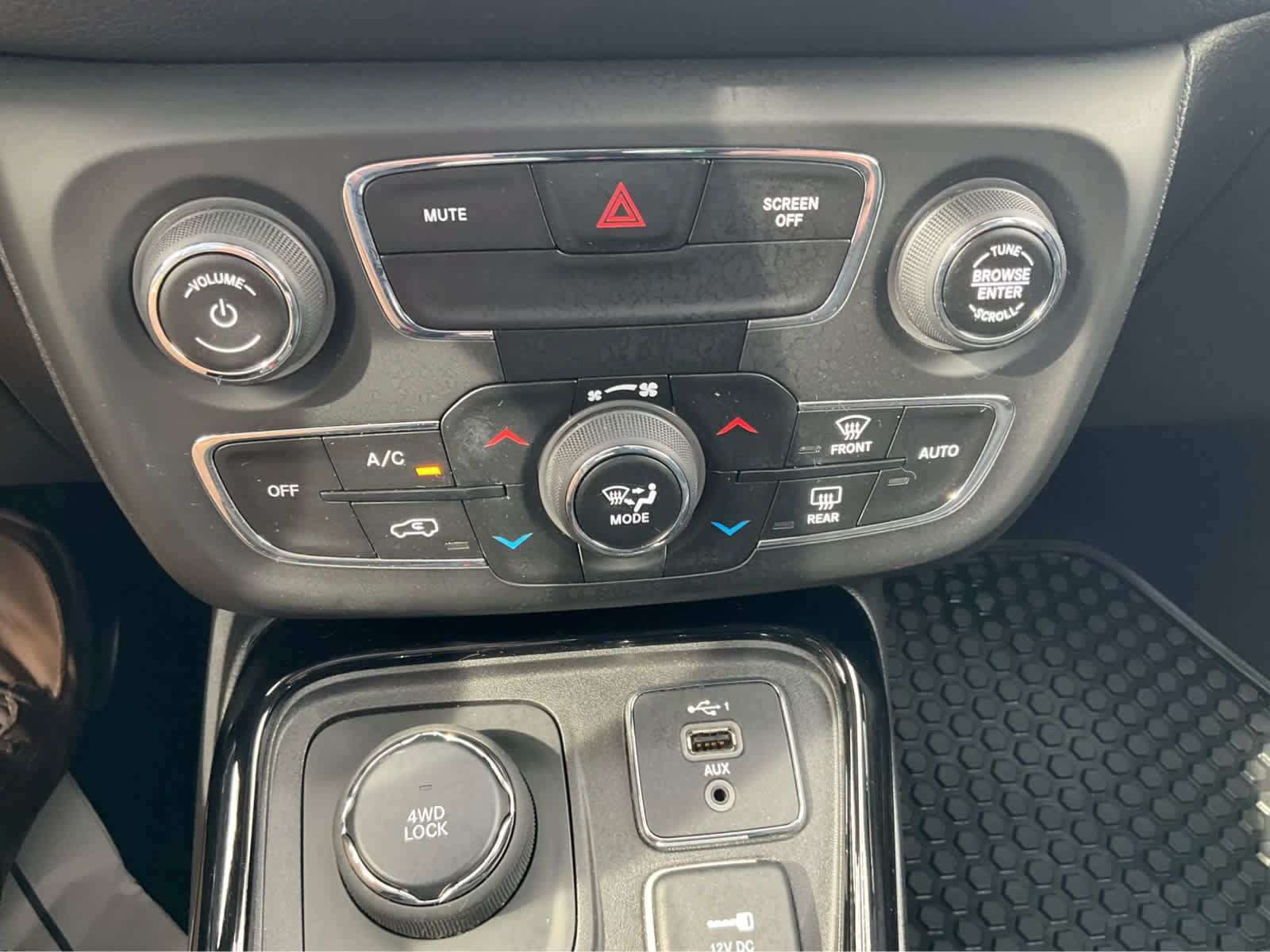 Used 2020 Jeep Compass Latitude AWD/4WD image 10