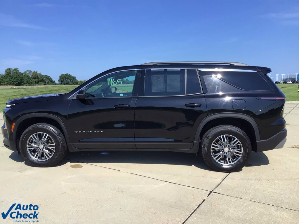 Used 2025 Chevrolet Traverse LT image 8