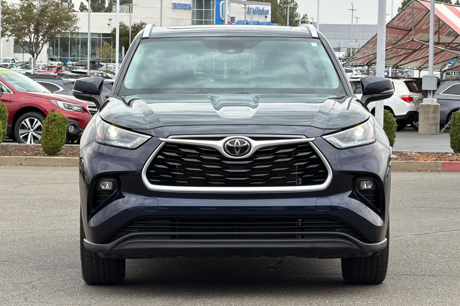 Used 2024 Toyota Highlander XLE AWD/4WD image 10