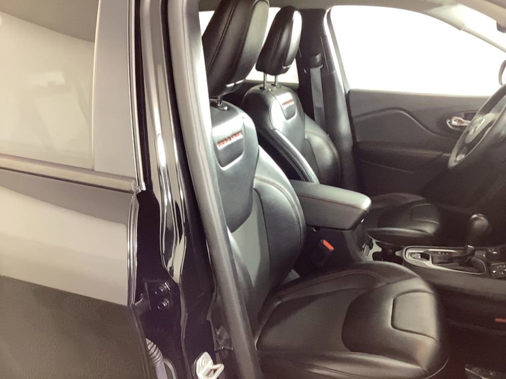 Used 2022 Jeep Cherokee Trailhawk w/ Trailer Tow Group image 8