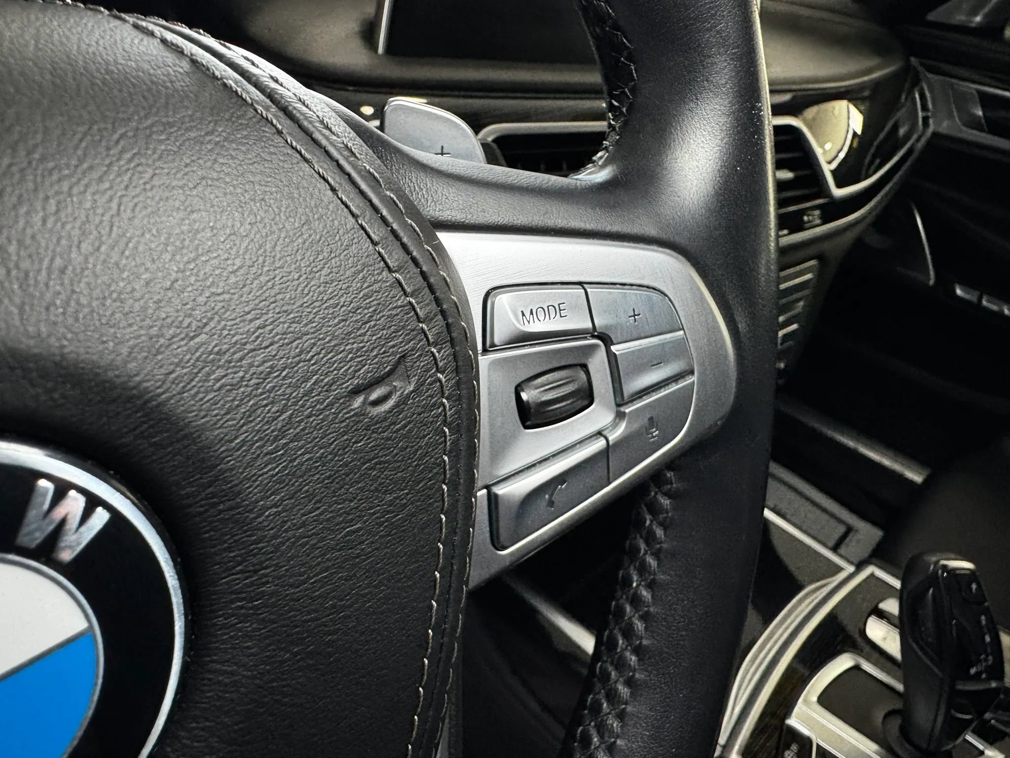 Used 2018 BMW 750i xDrive AWD/4WD image 46