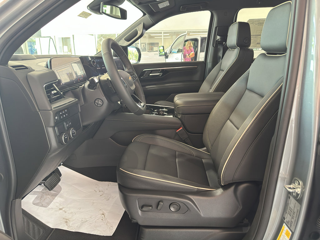New 2025 Chevrolet Suburban Premier image 5