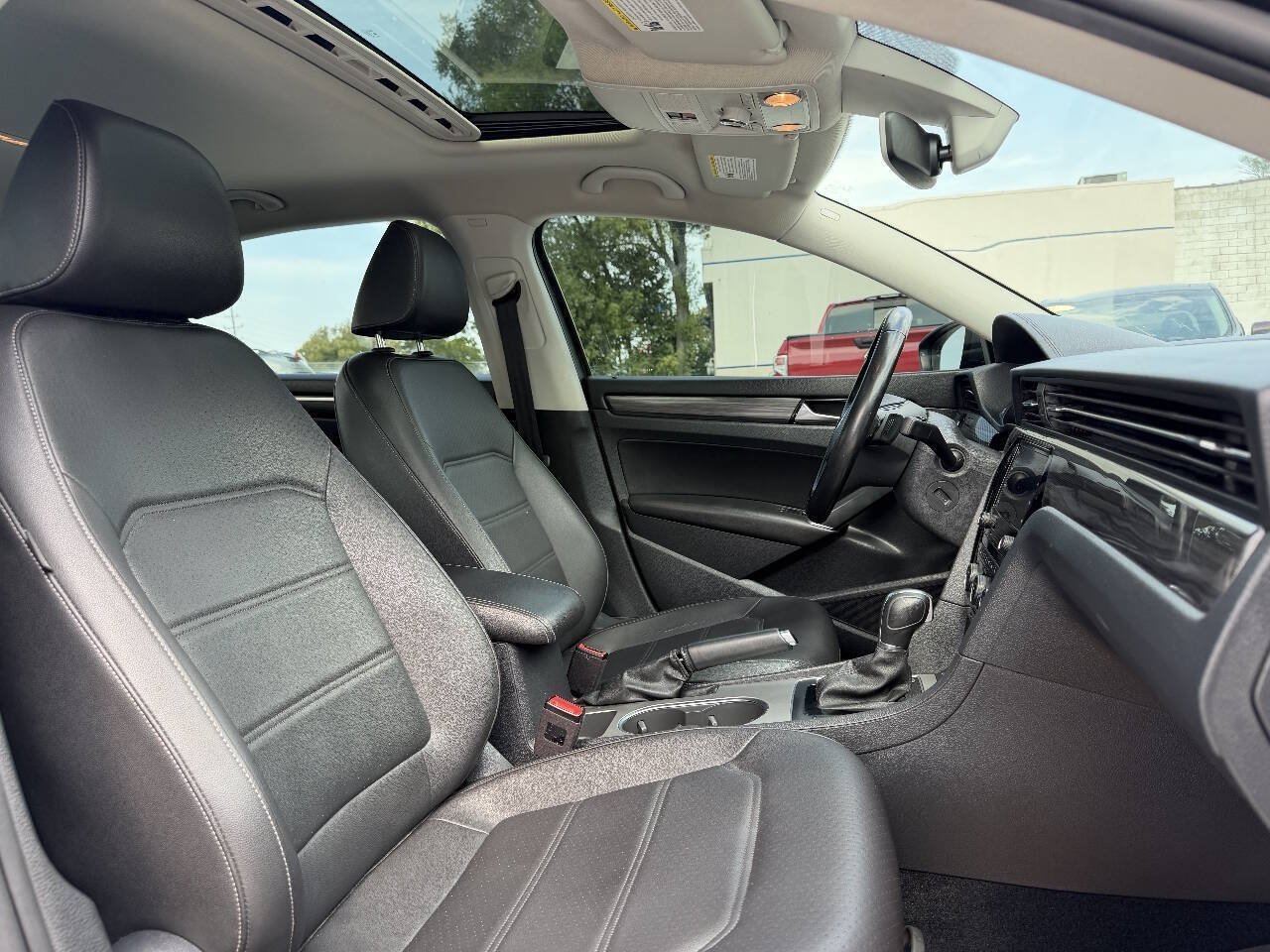 Used 2020 Volkswagen Passat 2.0T R-Line FWD image 9