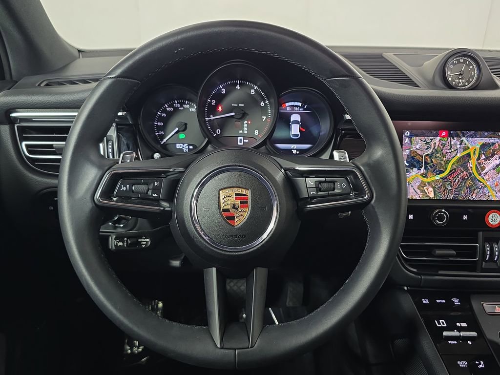 Certified 2025 Porsche Macan image 14