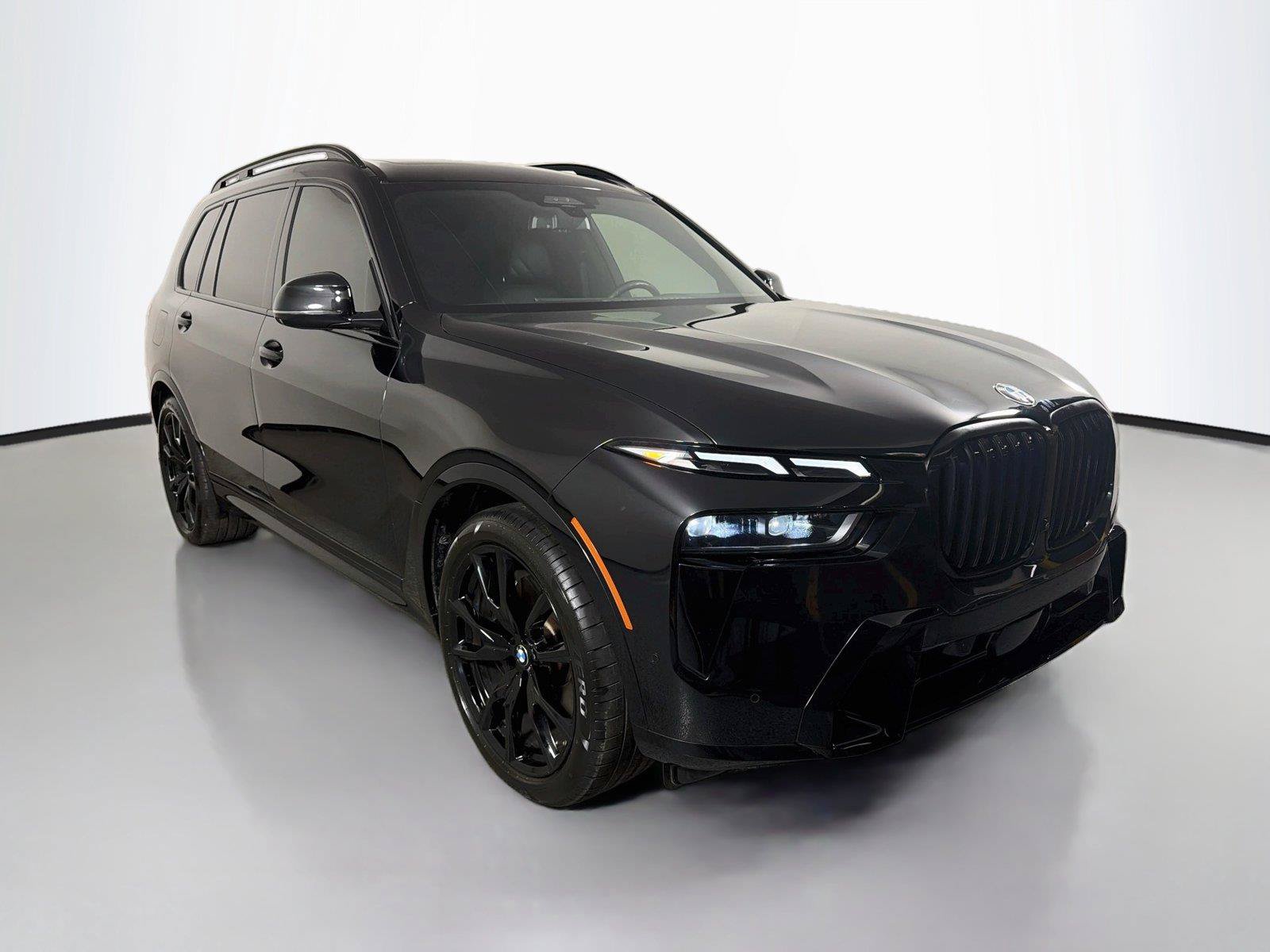 Used 2024 BMW X7 xDrive40i w/ M Sport Package AWD/4WD image 3