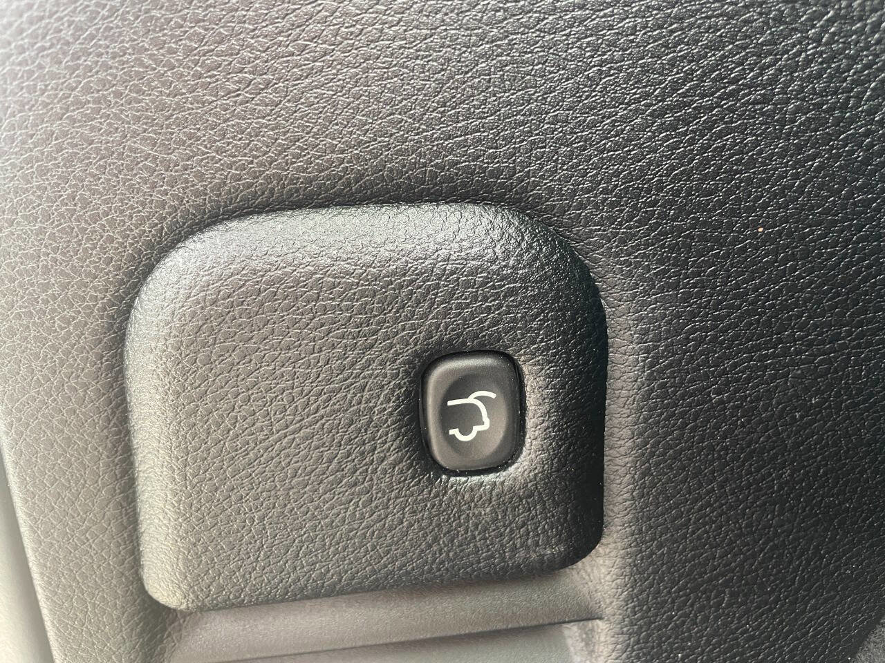 Used 2018 Jeep Grand Cherokee Limited image 25