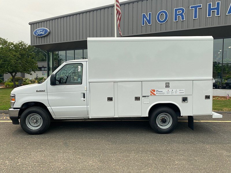 New 2027 Ford E-350 and Econoline 350 Super Duty w/ Power Equipment Group RWD image 3