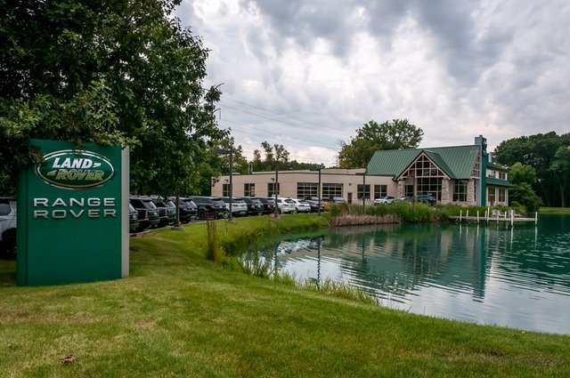 Used 2020 Jaguar F-PACE SVR image 26