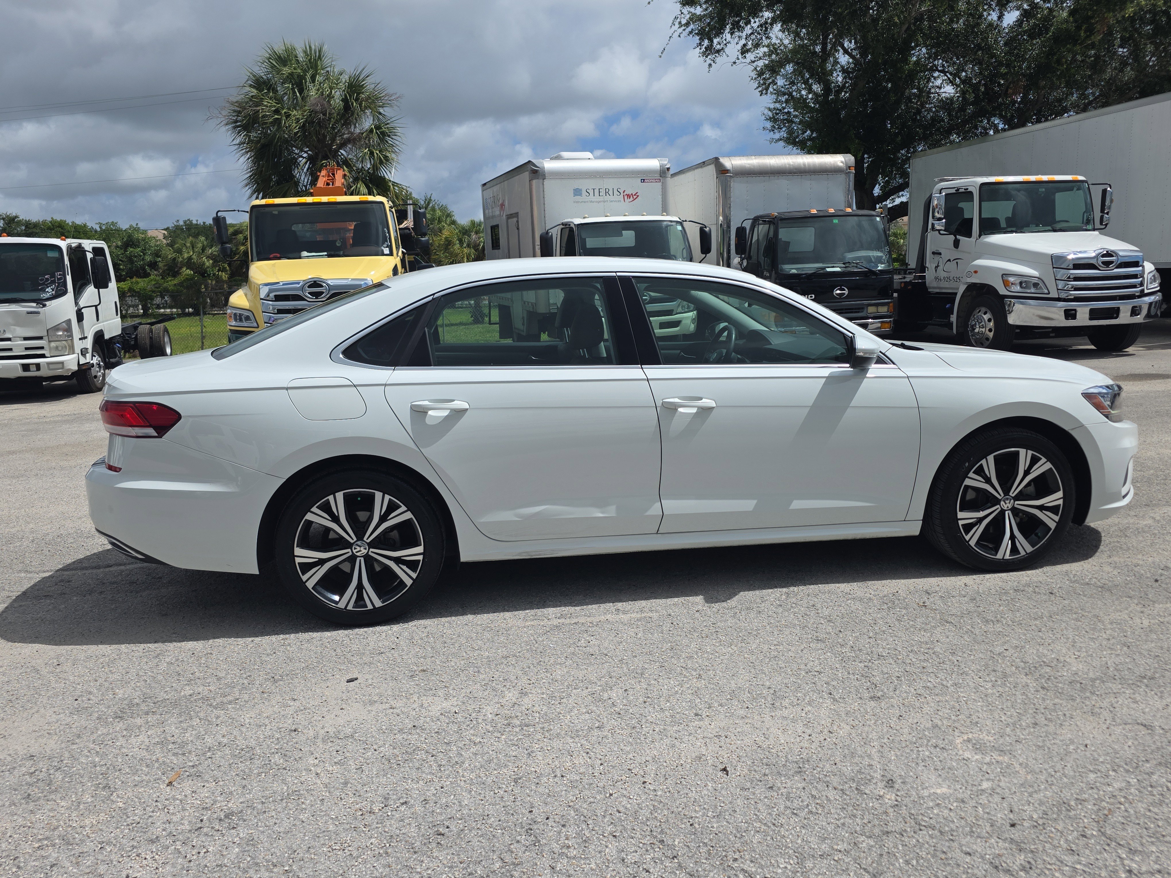 Used 2021 Volkswagen Passat 2.0T SE FWD image 8