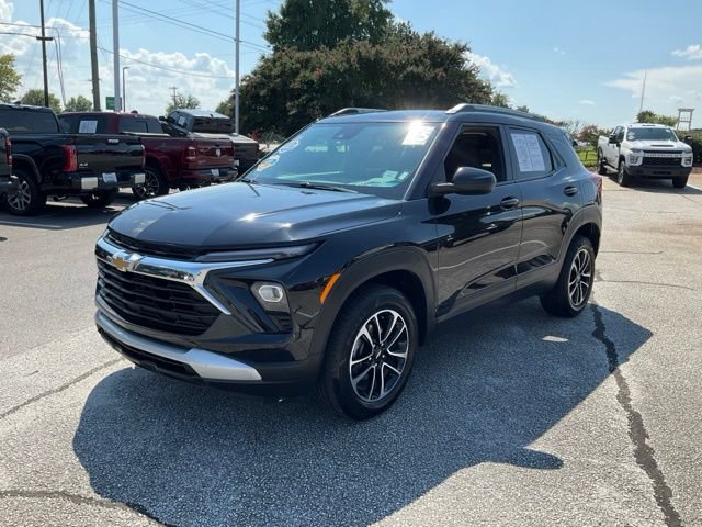 Used 2025 Chevrolet TrailBlazer LT AWD/4WD image 1