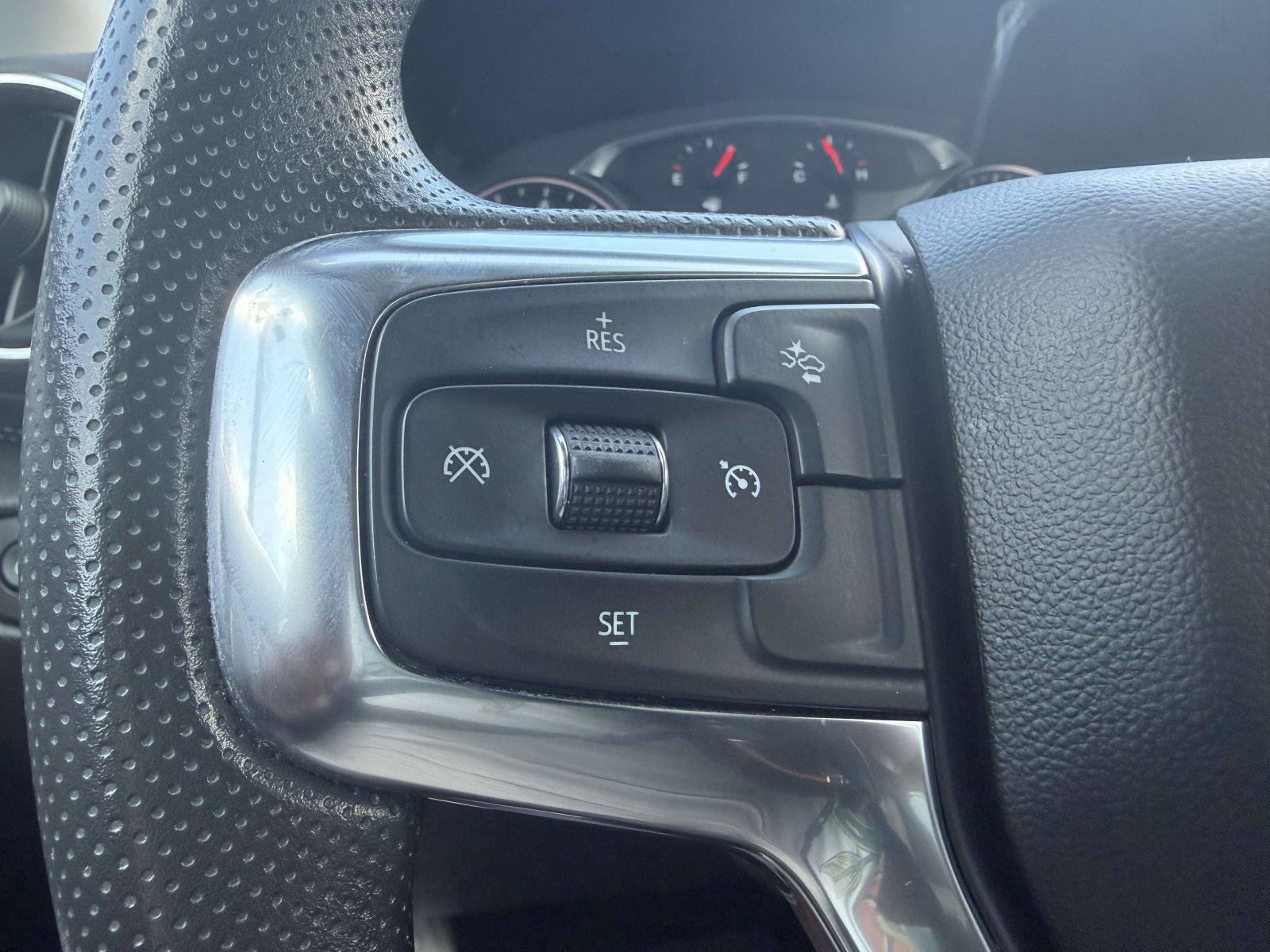 Used 2025 Chevrolet Blazer LT FWD image 9