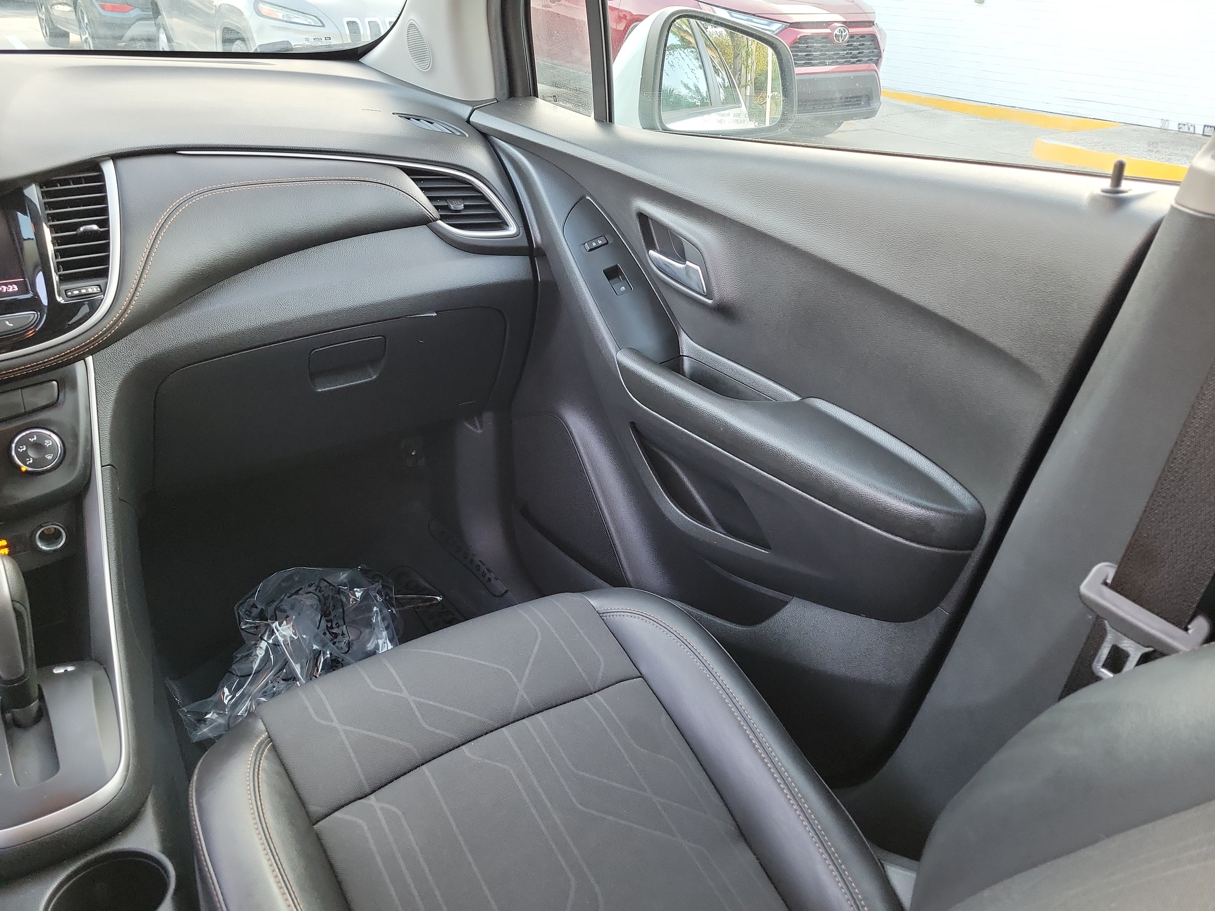 Used 2021 Chevrolet Trax LT FWD image 15