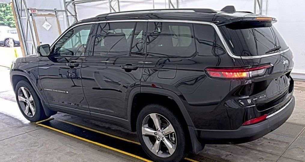 Used 2022 Jeep Grand Cherokee L Limited w/ MOPAR Finishing Package image 6