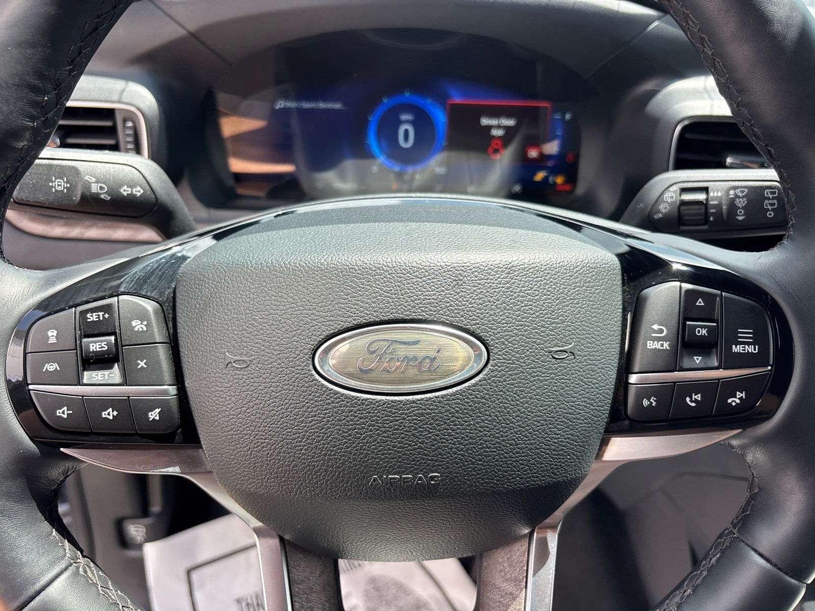 Used 2022 Ford Explorer Platinum w/ Equipment Group 601A AWD/4WD image 16