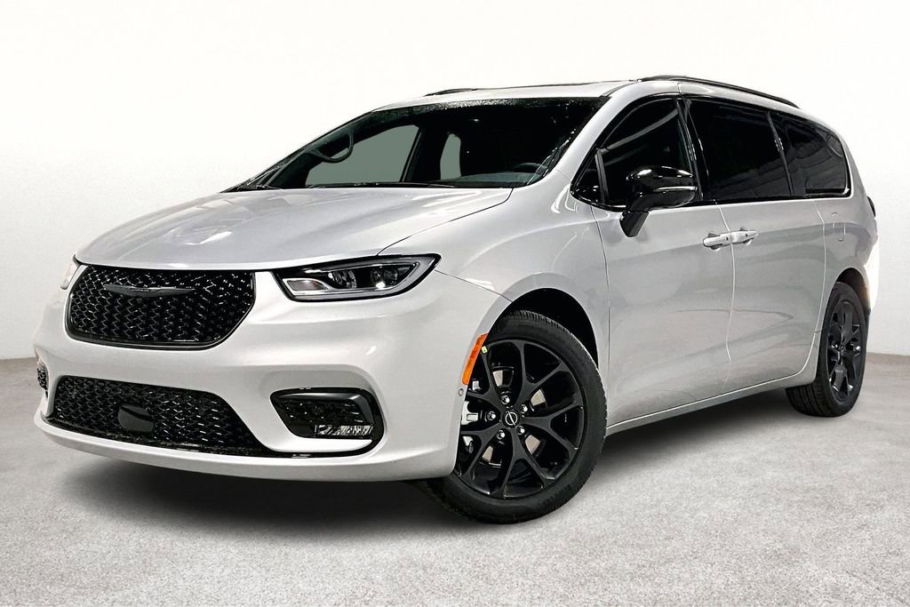 New 2026 Chrysler Pacifica Limited w/ S Appearance Package image 2
