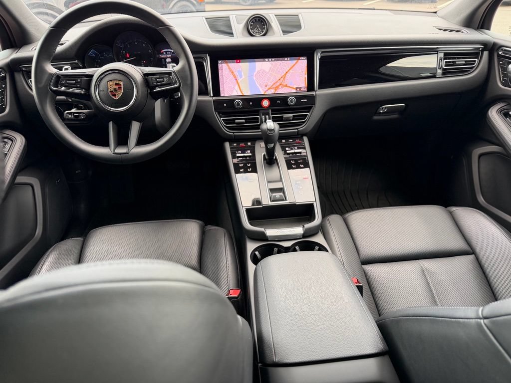 Used 2025 Porsche Macan AWD/4WD image 15