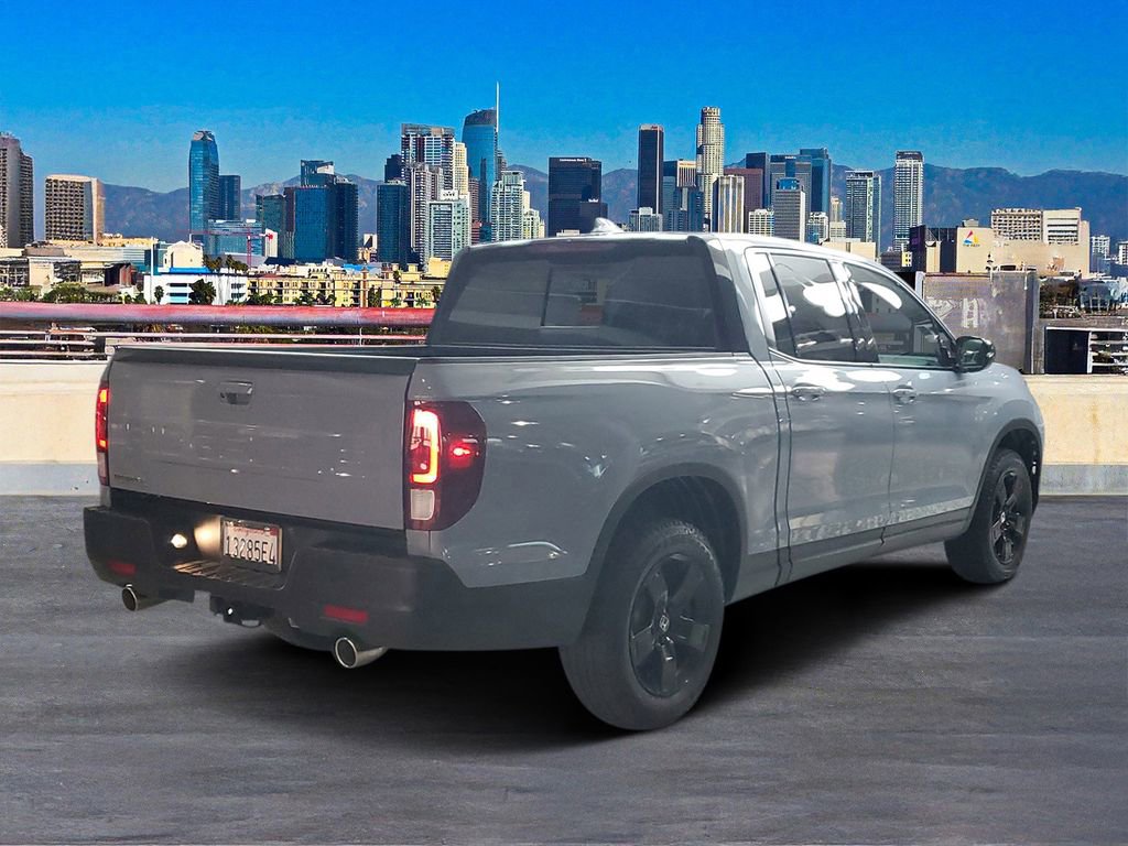 Used 2025 Honda Ridgeline Black Edition image 4