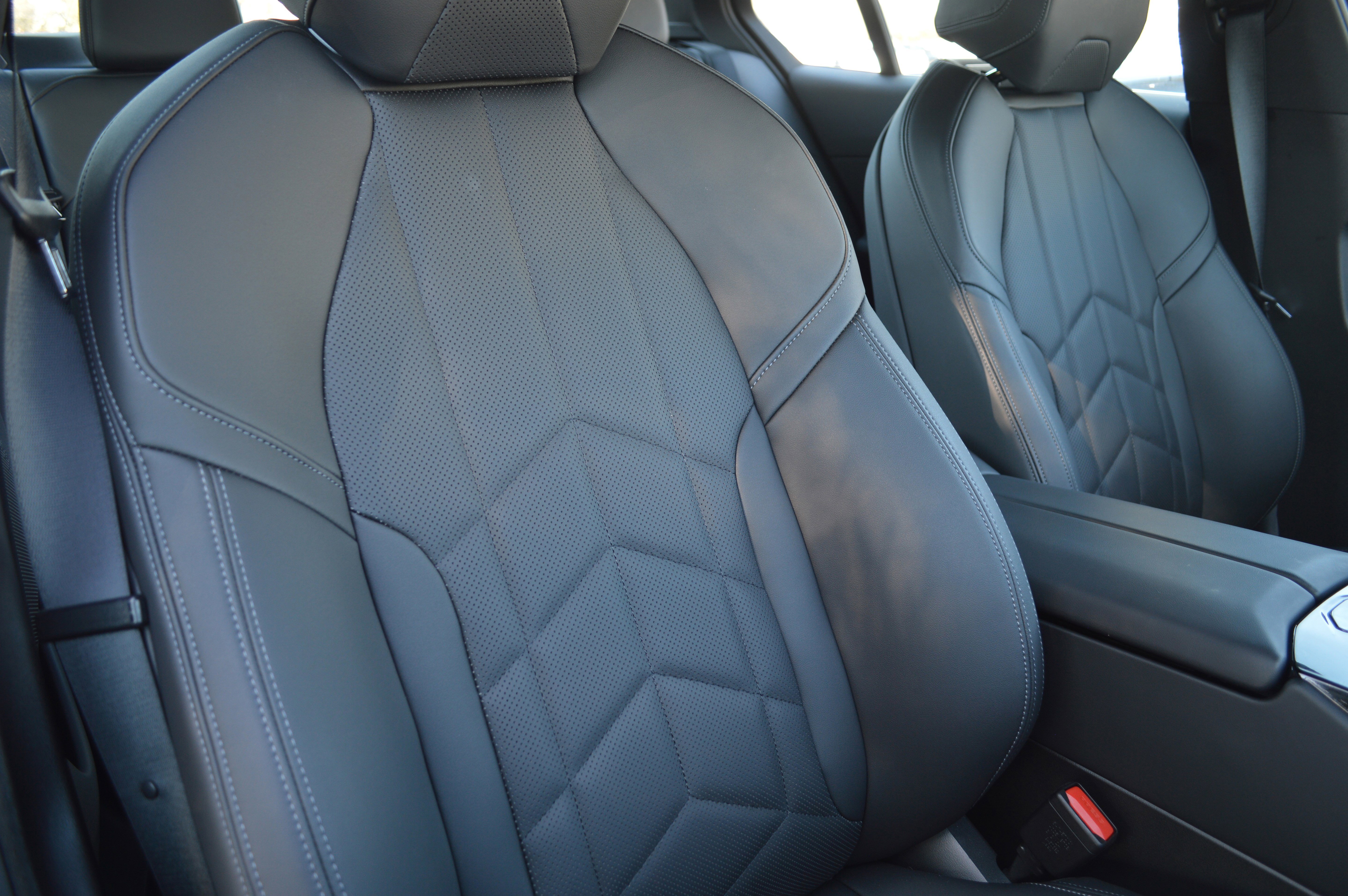 Used 2025 BMW 530i xDrive w/ Premium Package image 39