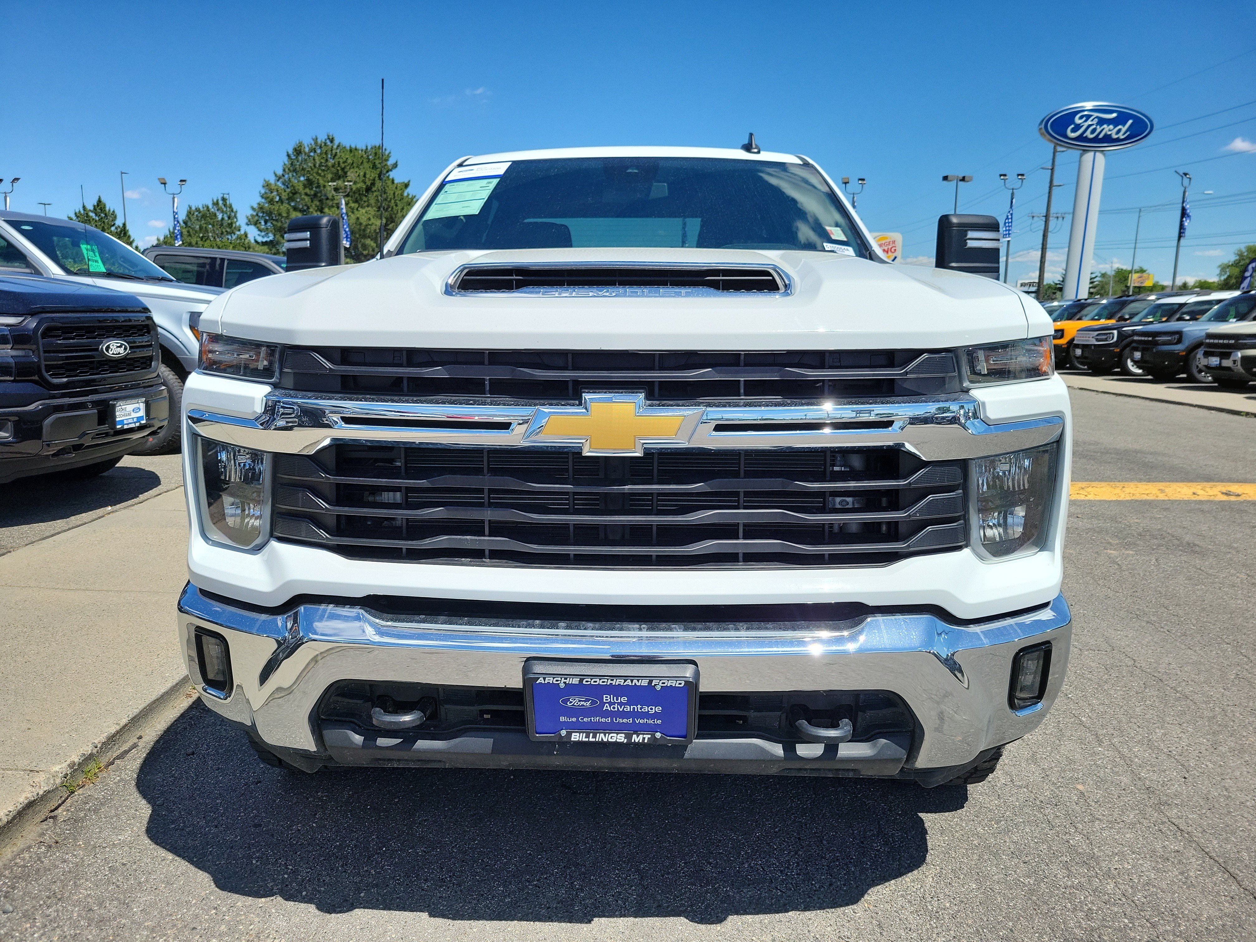 Used 2024 Chevrolet Silverado 2500 LT AWD/4WD image 7