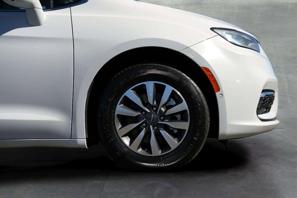 Used 2021 Chrysler Pacifica Touring-L image 9